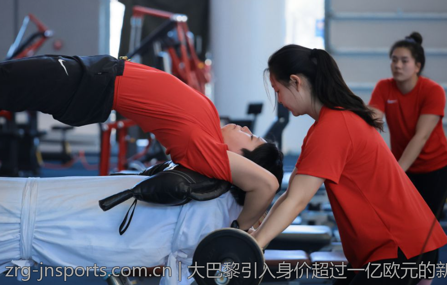 大巴黎引入身价超过一亿欧元的新援阵容升级